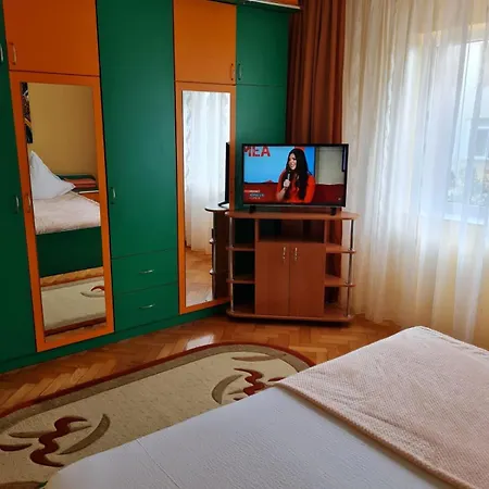 Cozy 3-room In דירה